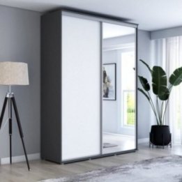 Wysoka szafa przesuwna z lustrem, pakowna – Maja 100x242x61 cm.
