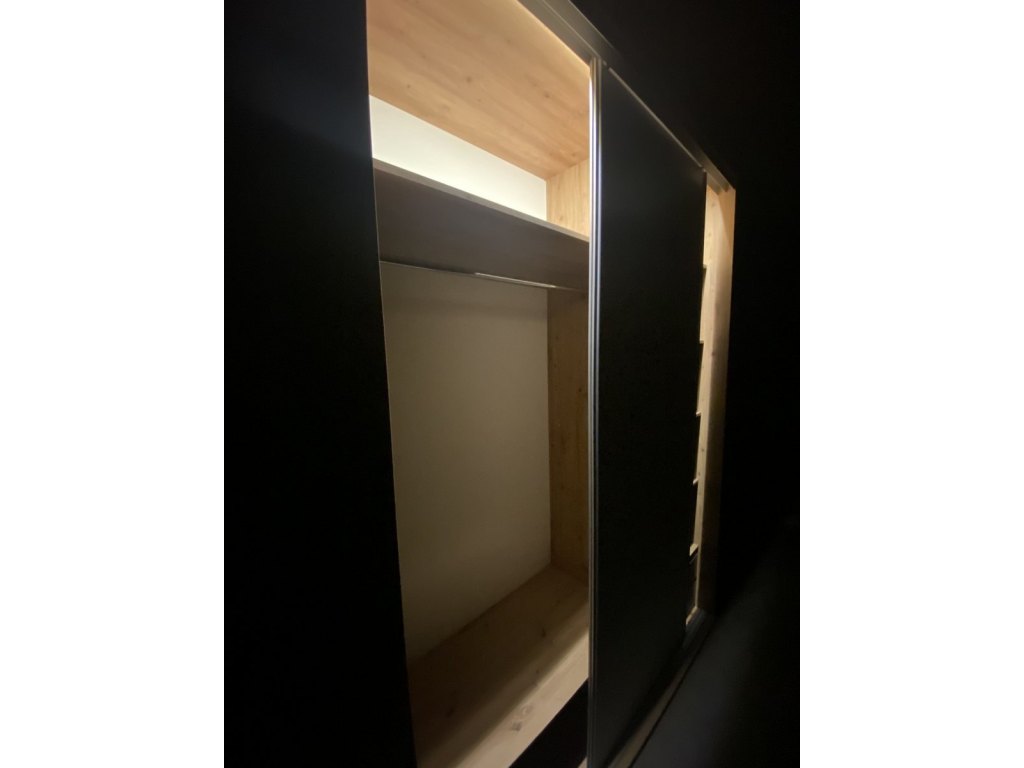 Oświetlenie LED do szaf z czujnikiem ruchu